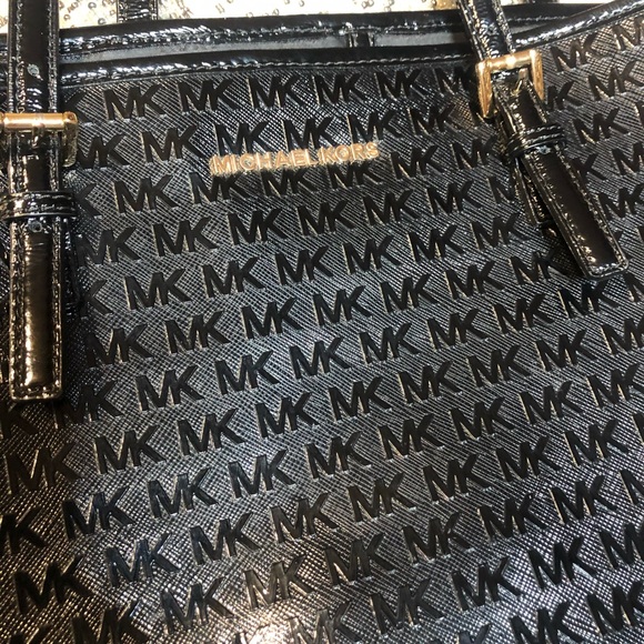 Michael kors purse - Picture 4 of 13